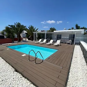 https://villalia-maria.in-canary-islands.com